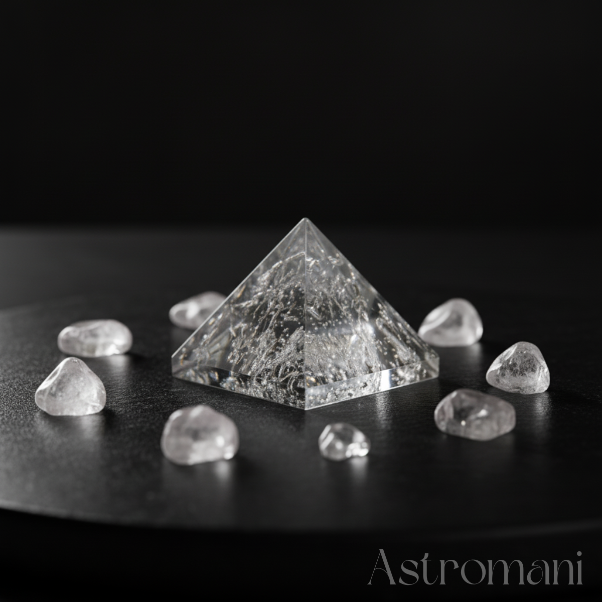 Sphatik Pyramid Premium