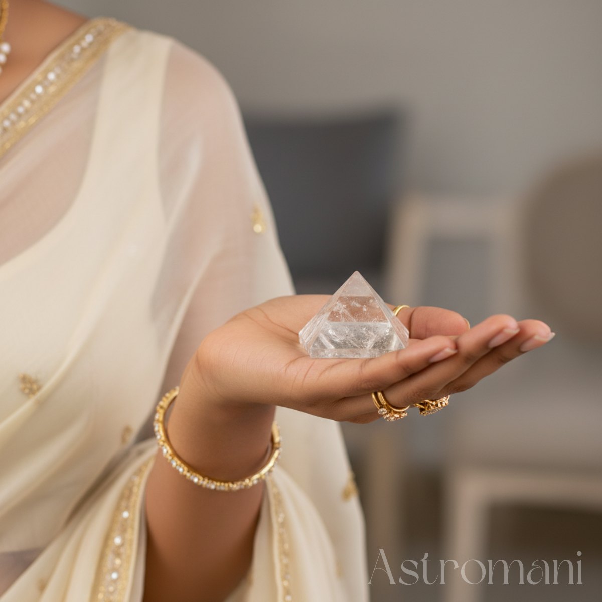 Sphatik Pyramid Premium